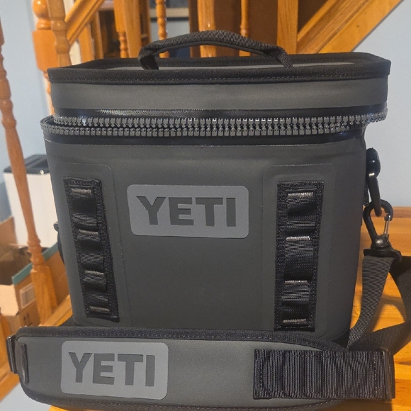 NEW YETI Charcoal Soft Cooler 8 - Picture 1 of 7